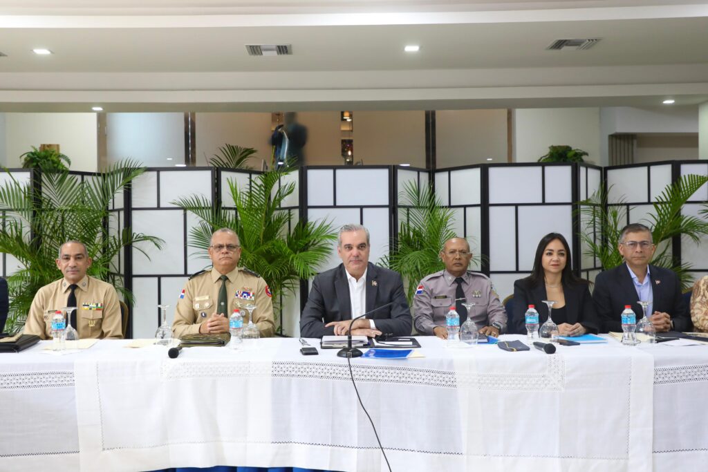 PRESIDENTE ABINADER ENCABEZA REUNIÓN DE SEGUIMIENTO AL PLAN DE SEGURIDAD CIUDADANA