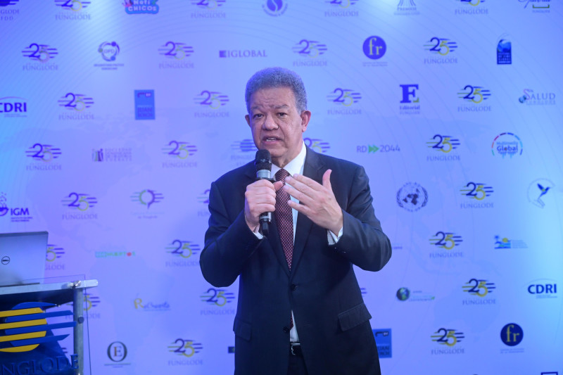 Leonel Fernández insta al Gobierno a convocar mesa de diálogo tras aranceles de Trump