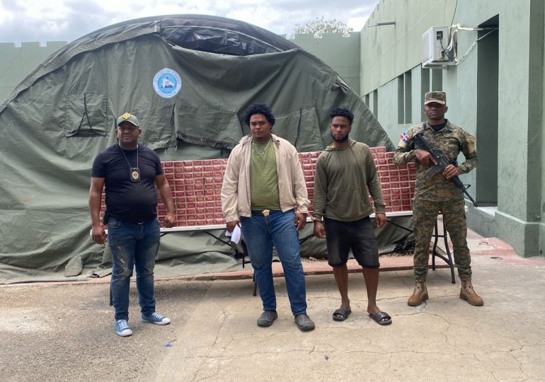 Ejército decomisa más de 217,000 cigarrillos de contrabando en dos camionetas en Dajabón