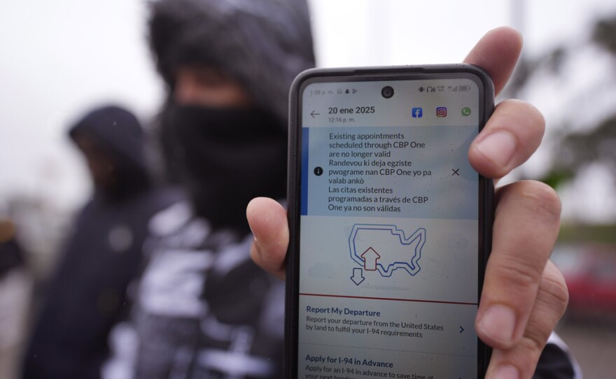 Órdenes de salida de EE. UU. generan confusión incluso entre ciudadanos estadounidenses