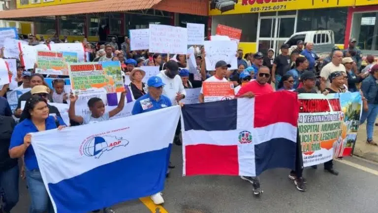 Villarivenses en NY Apoyan Marcha en Villa Riva Exigiendo Terminación de Hospital