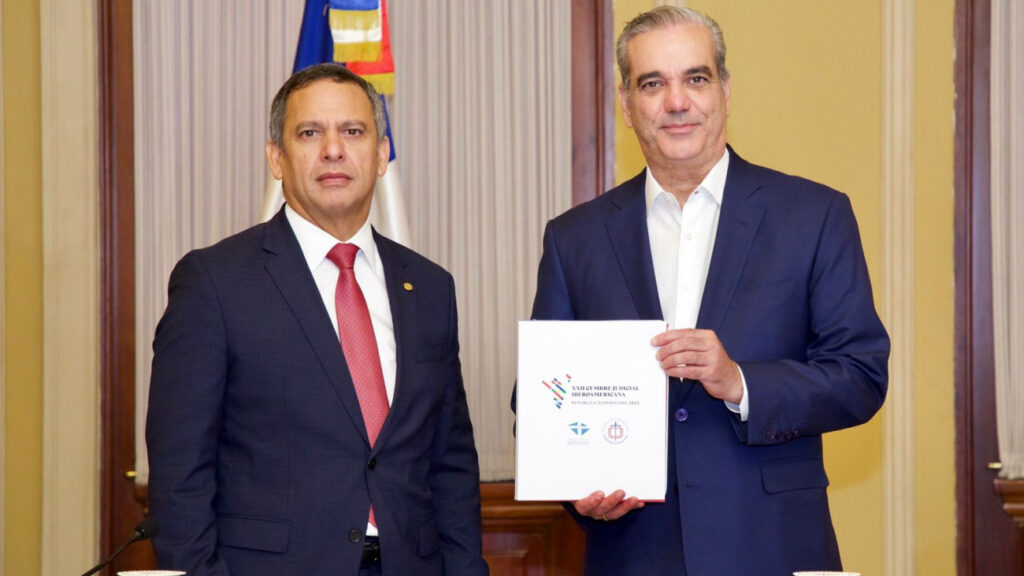 Presidente Abinader recibe la Declaración de Santo Domingo al cierre de la XXII Cumbre Judicial Iberoamericana