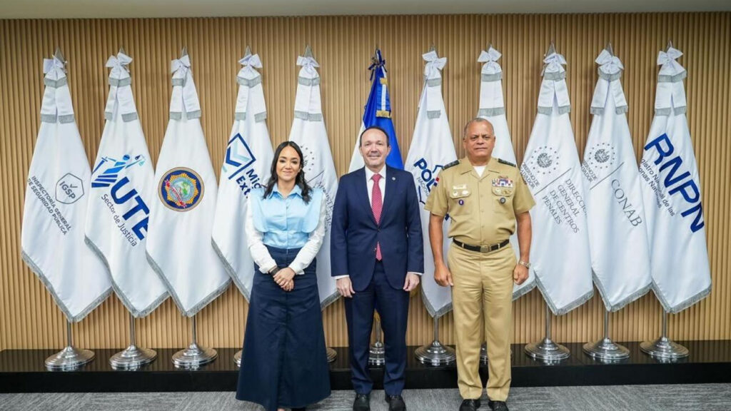 Ministro de Defensa dominicano visita El Salvador para analizar modelo de seguridad y reforzar la cooperación bilateral