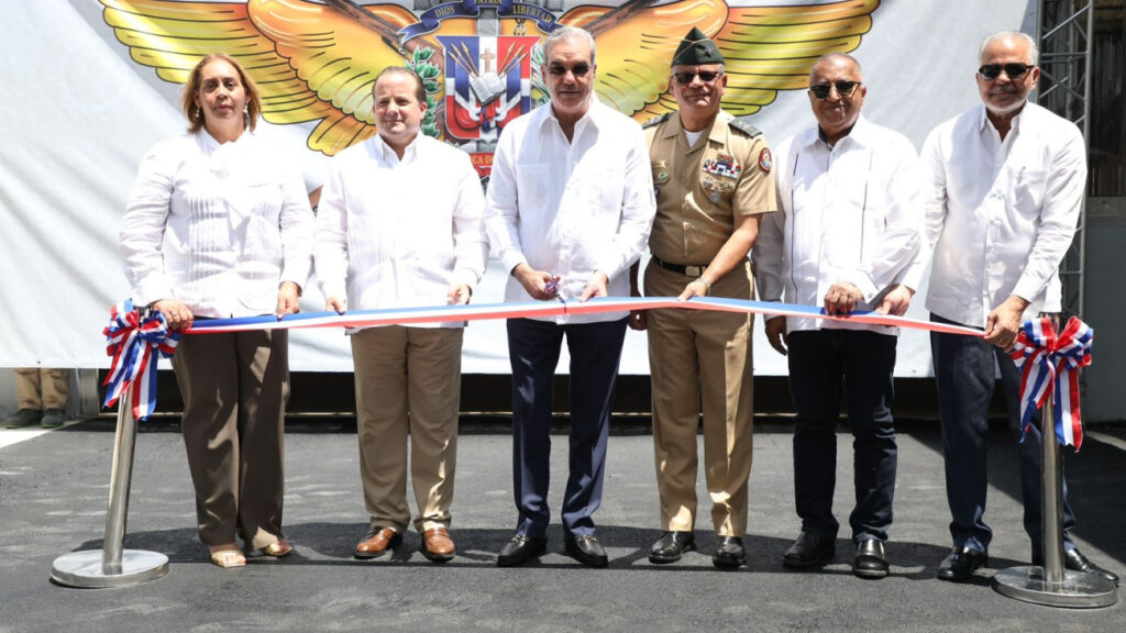 Presidente Abinader inaugura primera fase de la planta de ensamblaje de vehículos en San Cristóbal, un paso histórico para la industria militar dominicana
