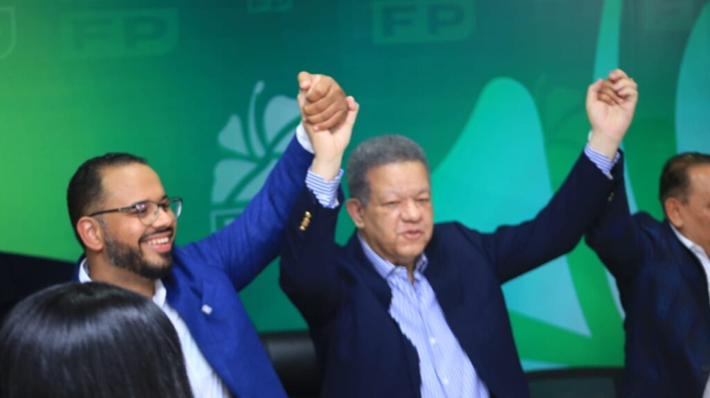 Christian Steffano González y 197 miembros de su equipo político se integran a la Fuerza del Pueblo