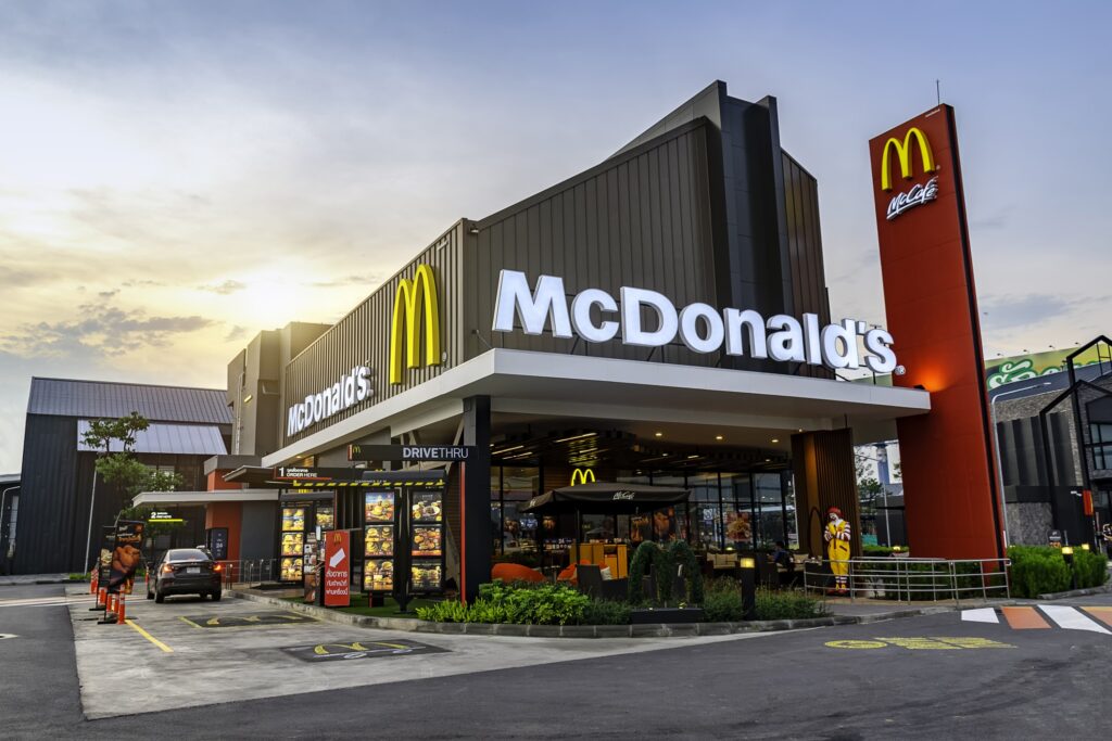 McDonald’s anuncia la contratación de 375,000 personas para la temporada de verano en EE.UU.