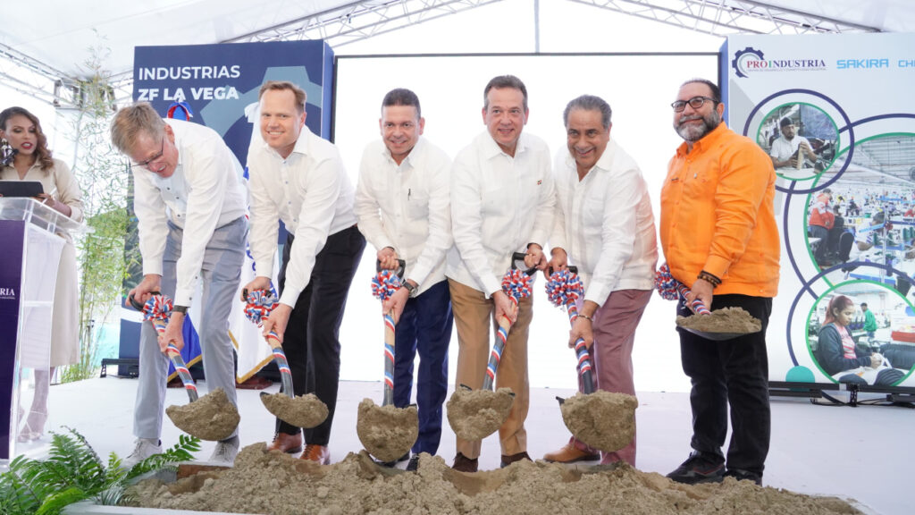 Proindustria da primer palazo para construcción de nueva nave industrial en La Vega; inversión supera los RD 200 millones