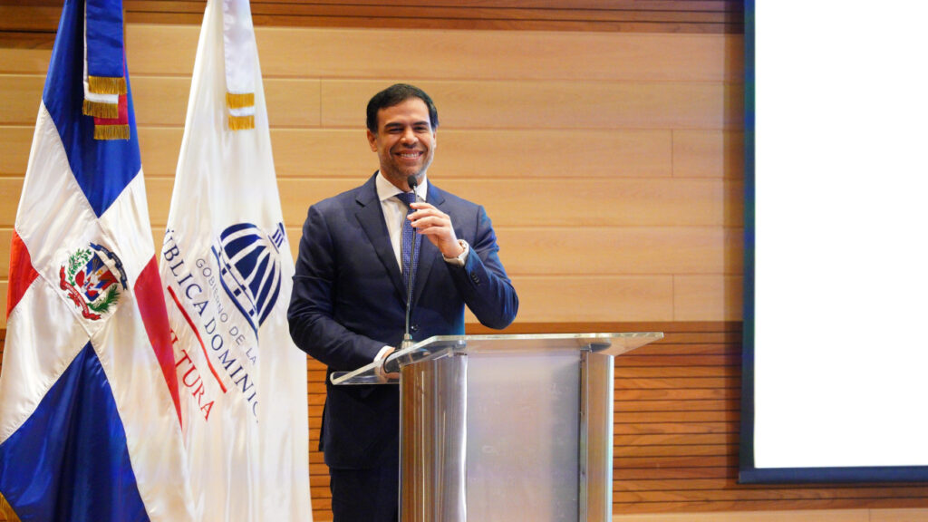 Ministro de Cultura presenta en Santiago la iniciativa “El poder de las buenas palabras”