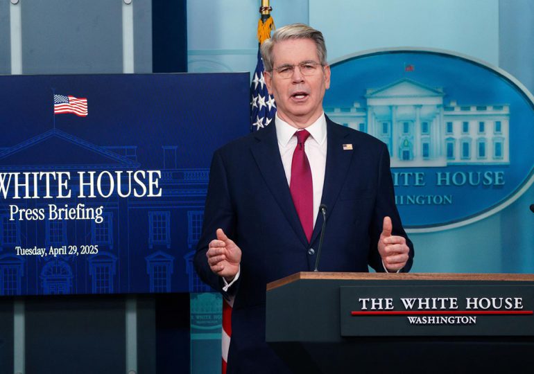 EE.UU. y Ucrania firman acuerdo para la explotación conjunta de minerales estratégicos