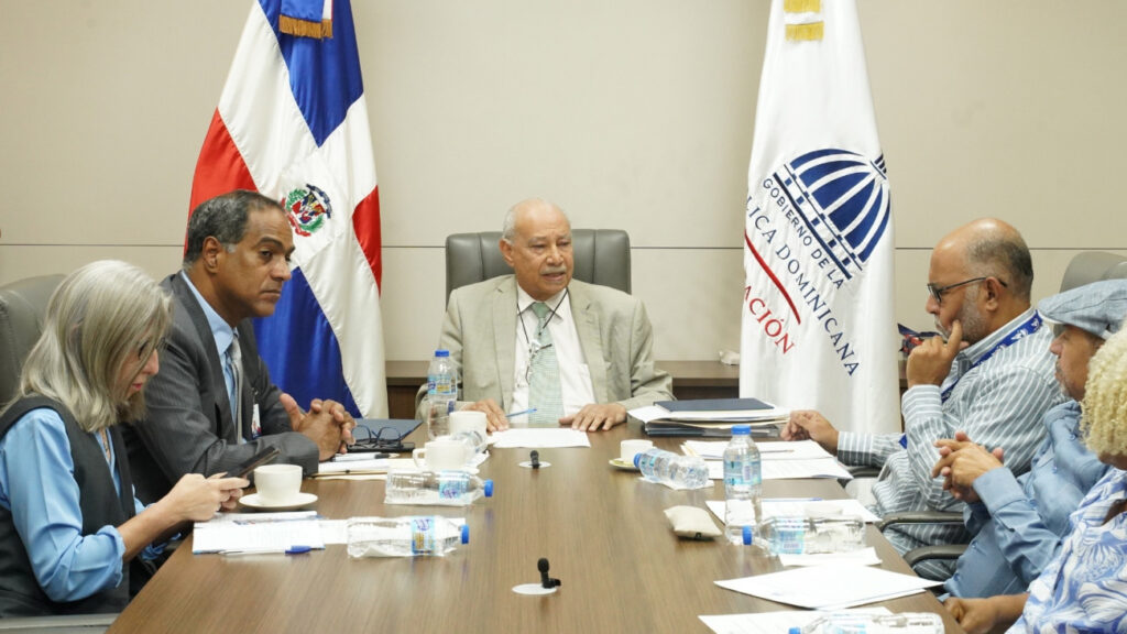 Minerd y ADP coordinan etapas del proceso de Evaluación de Desempeño Docente 2025