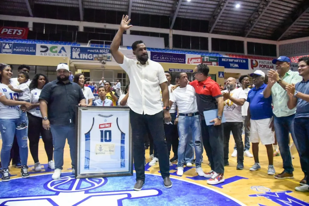 Marineros de Puerto Plata retiran el número 10 de Marlon Martínez en emotiva ceremonia