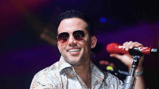 El Blachy y Elvis Crespo encienden las redes con vibrante colaboración